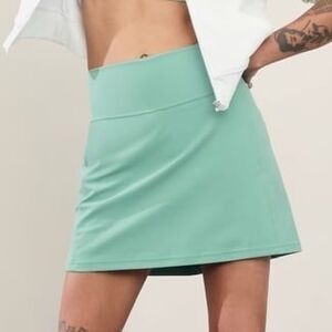 Athleta mint green salutation stash skirt